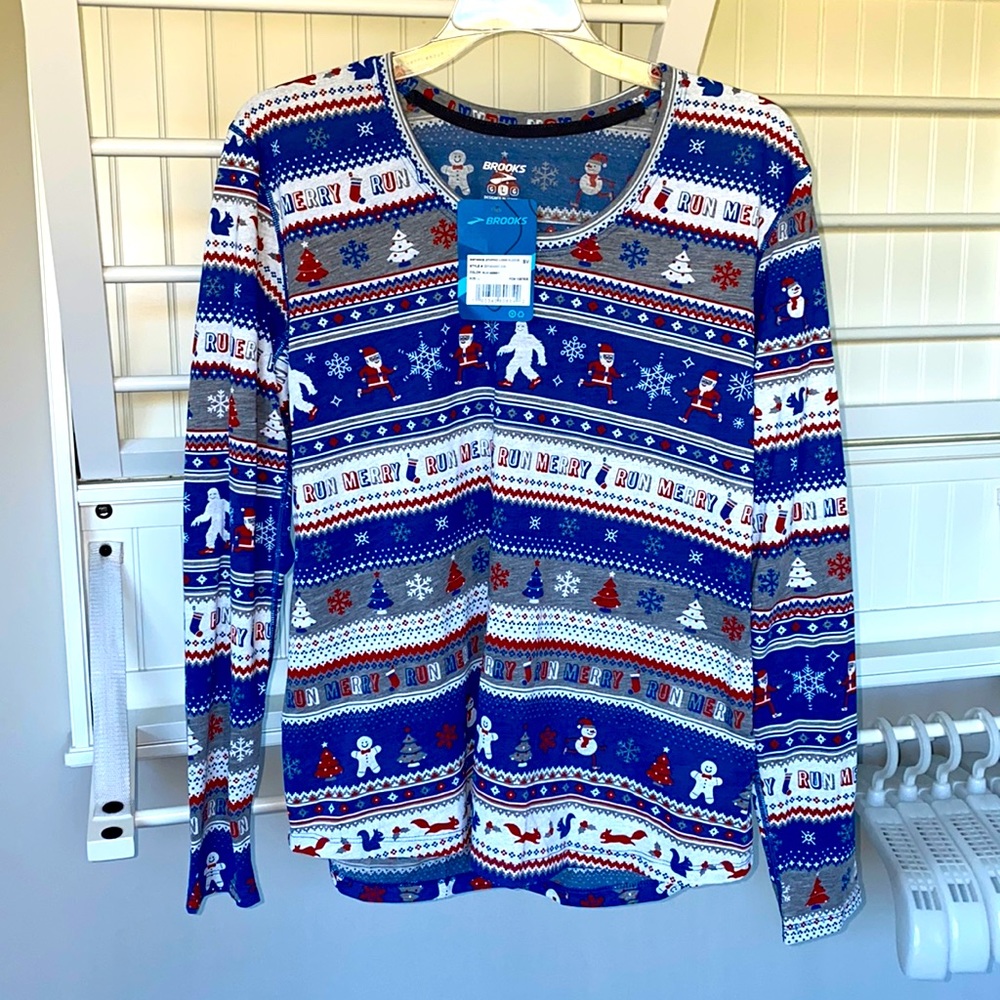 NWT Brooks Distance Graphic XMAS design Large Woman’s